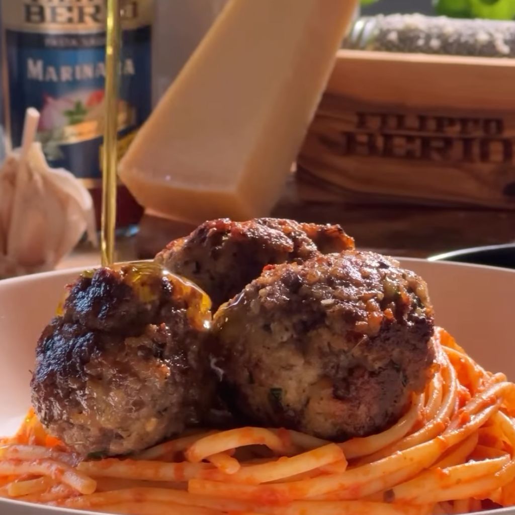 Homemade Spaghetti and Meatballs in Marinara Sauce