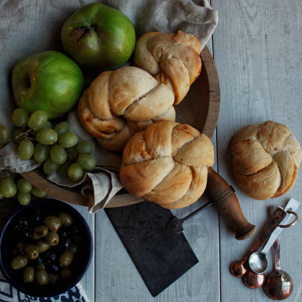 Knotted Pesto Dinner Rolls