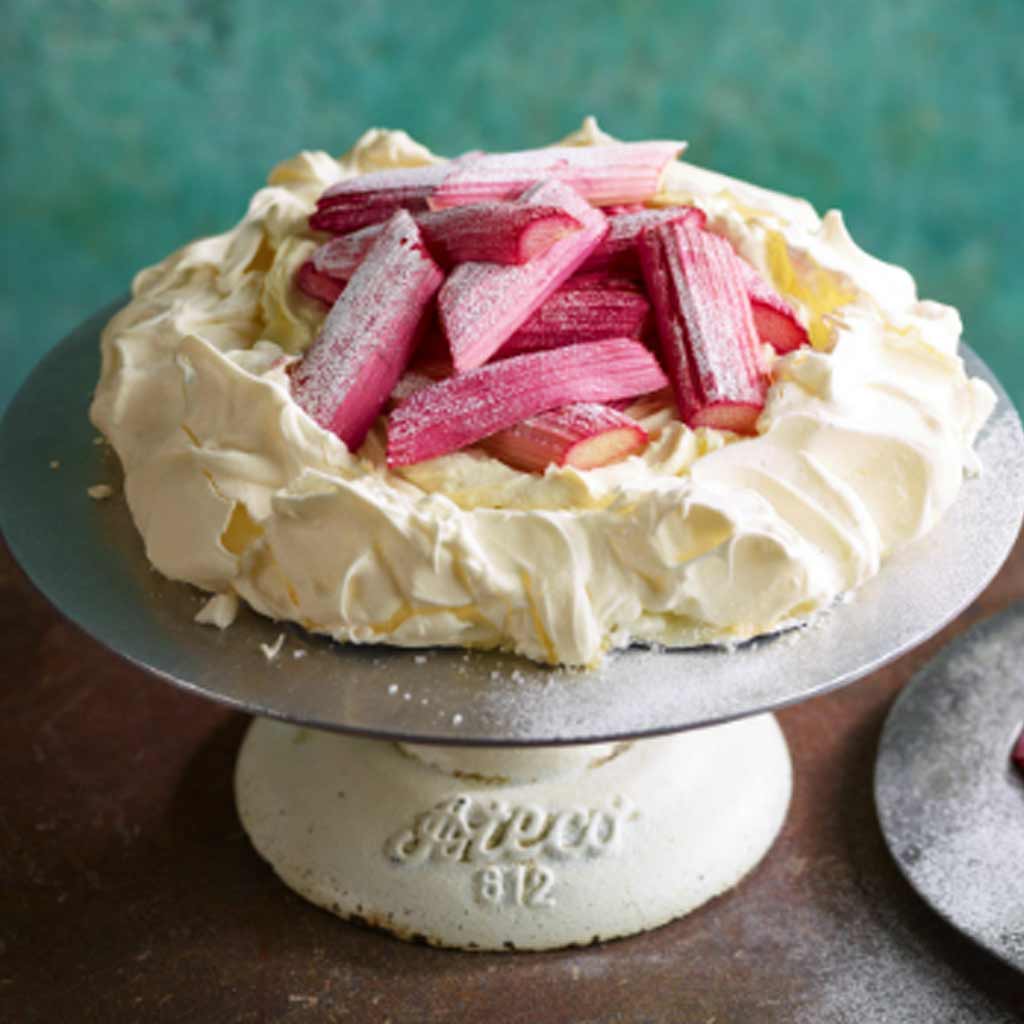 Rhubarb Pavlova